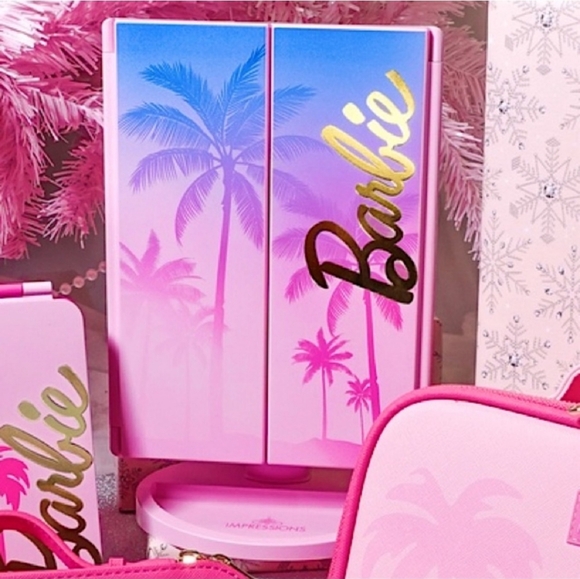 Barbie Trifold LED Makeup Mirror - Picture 10 of 10